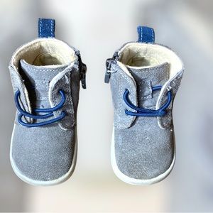UGG Boys Girls Unisex Baby Toddler Suede Boots Size 2/3